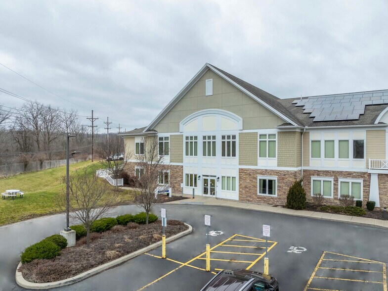 More Photos Of 195 Parrish St, Canandaigua Medical For Lease