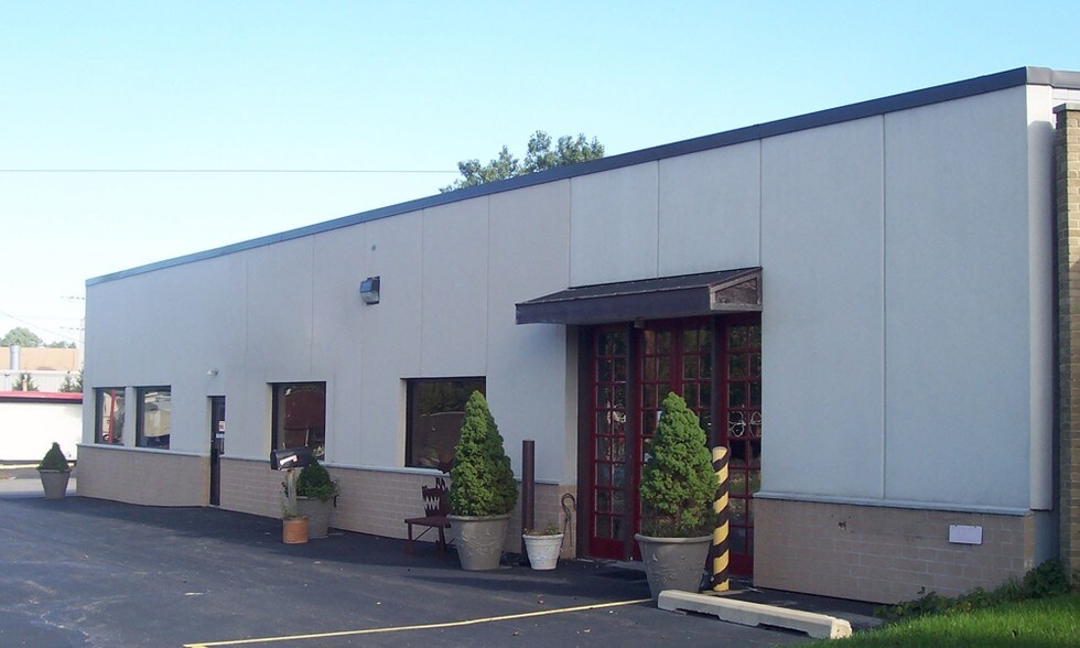 Primary Photo Of 2705 Orchard Lake Rd, Sylvan Lake Warehouse For Lease
