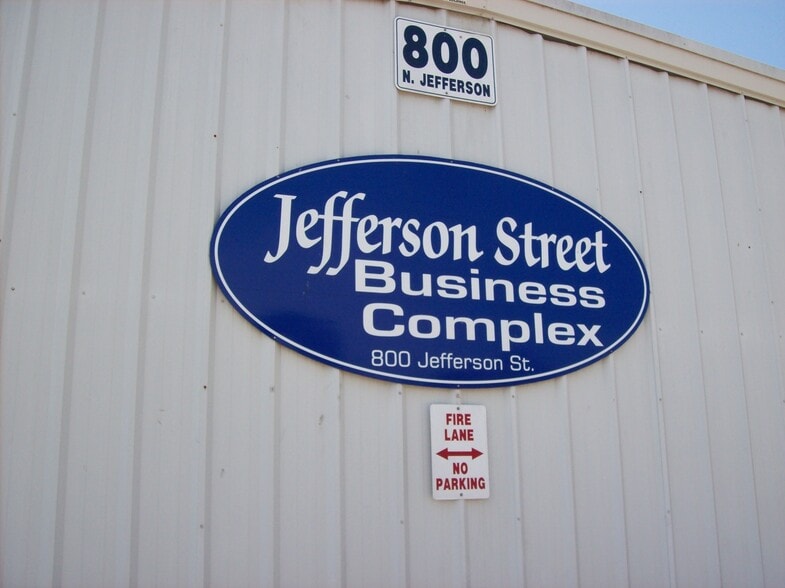 More Photos Of 800 N Jefferson St, Springdale Warehouse For Lease