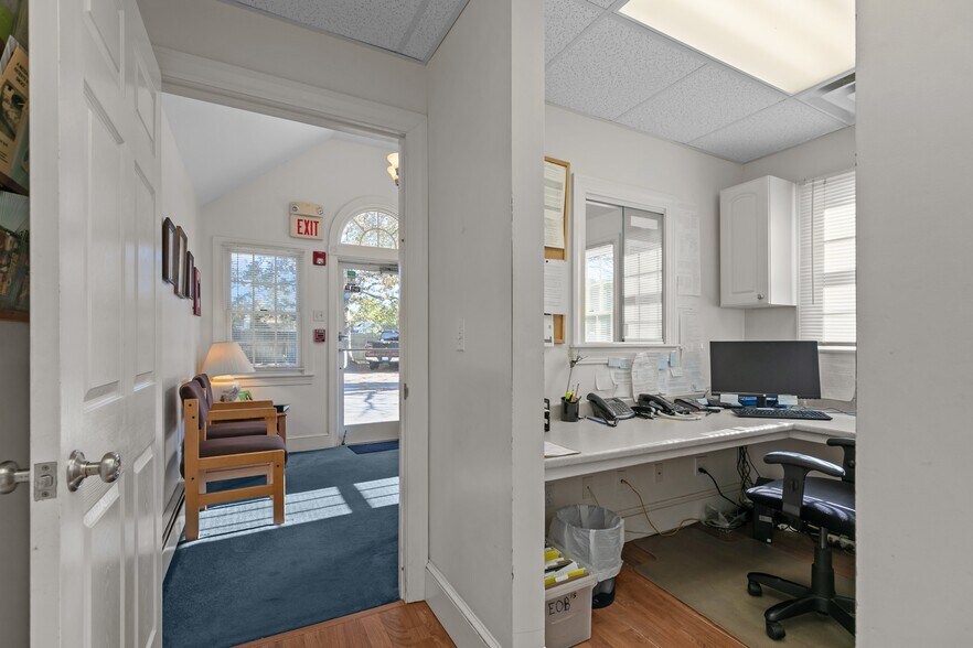 More Photos Of 74 Valley Rd, Middletown Office For Sale