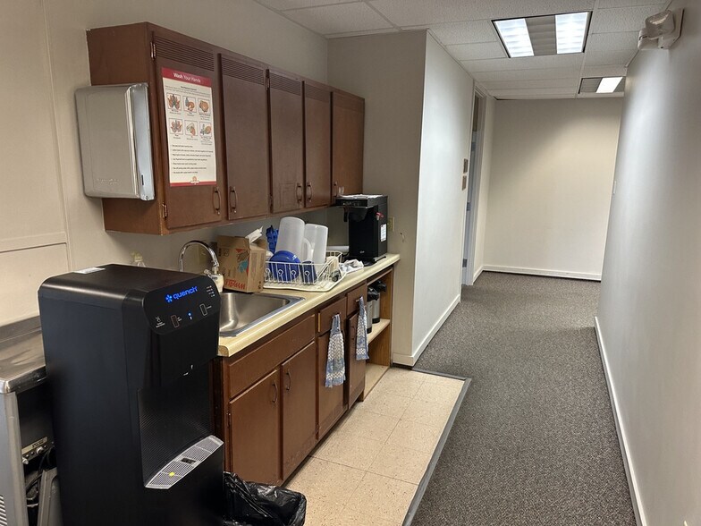 More Photos Of 234 S Kansas Ave, Topeka Office For Sale