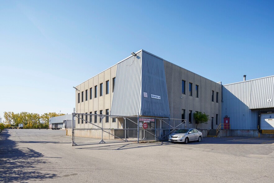 More Photos Of 2177 Av 23e, Lachine Distribution For Lease