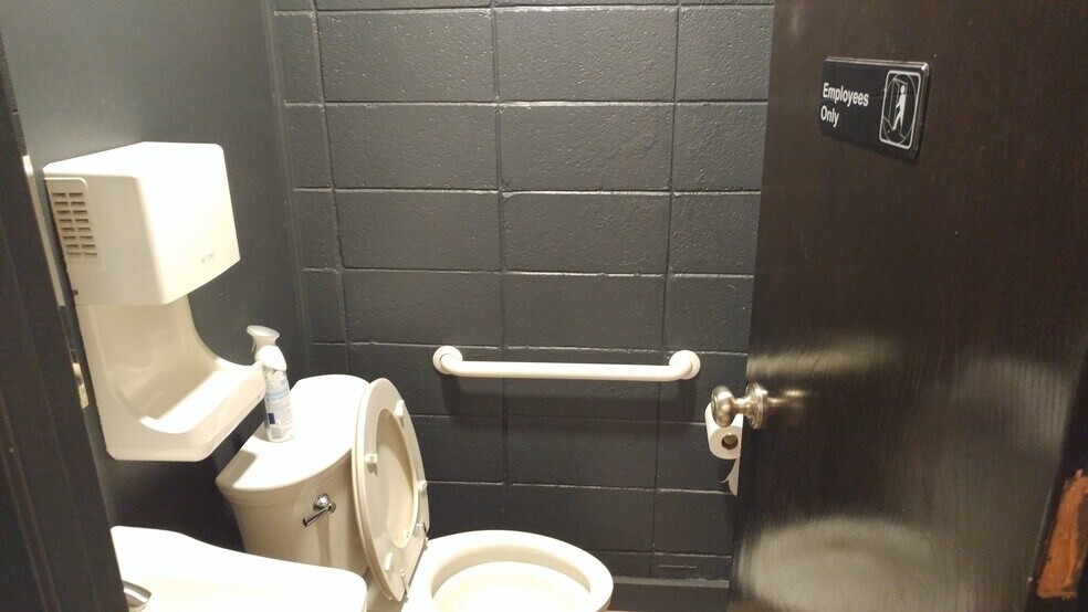 More Photos Of 1717 W Beverly Blvd, Montebello Office For Sale