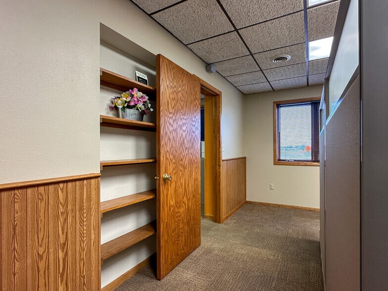 More Photos Of 233 S 8th St, Medford Office For Sale