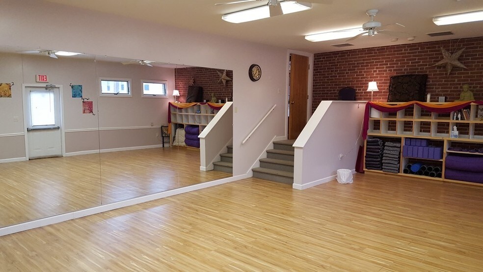 More Photos Of 83 Boston Post Rd, Waterford Office For Sale