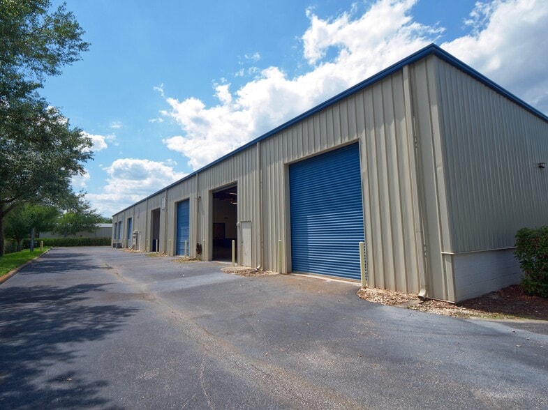 More Photos Of 402 Chairman Ct, DeBary Warehouse For Lease