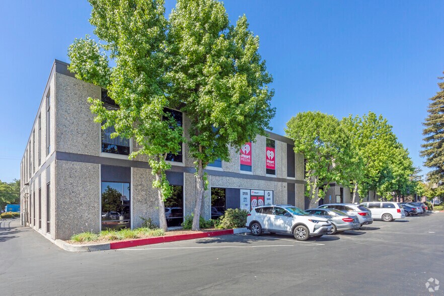 More Photos Of 83 E Shaw Ave, Fresno Office For Lease