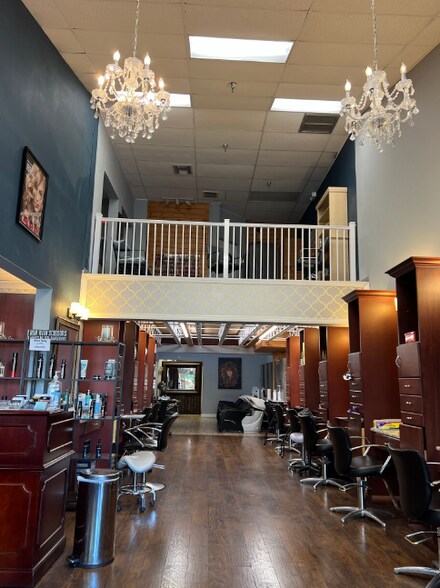 More Photos Of 249 W State Road 436, Altamonte Springs Storefront For Lease