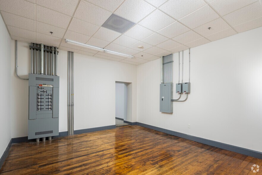 More Photos Of 100 CTC Dr, Edgefield Warehouse For Sale