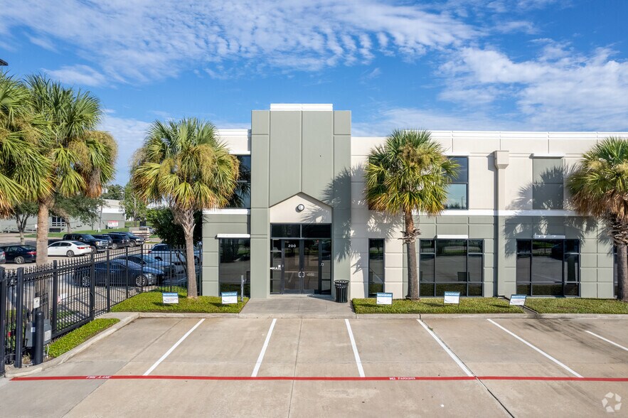 More Photos Of 16969 Texas Ave, Webster Office For Lease