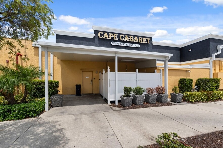 More Photos Of 4725 Vincennes Blvd, Cape Coral Restaurant For Sale
