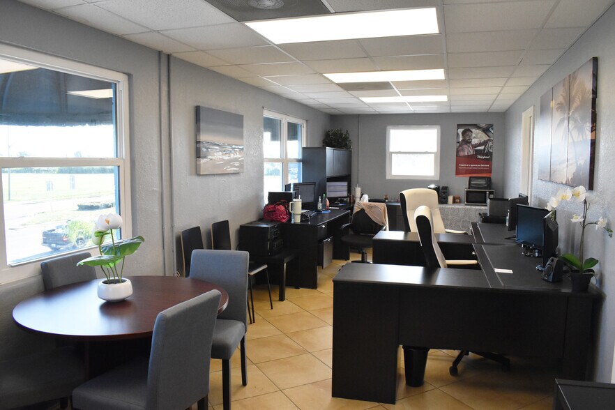 More Photos Of 12664 W Colonial Dr, Winter Garden Freestanding For Lease