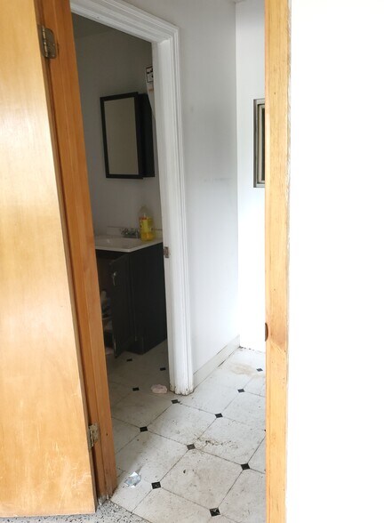 More Photos Of 2046 Keystone Dr, Springfield Industrial For Sale