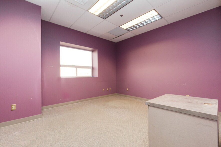 More Photos Of 1215 W Poplar St, Walla Walla Distribution For Lease