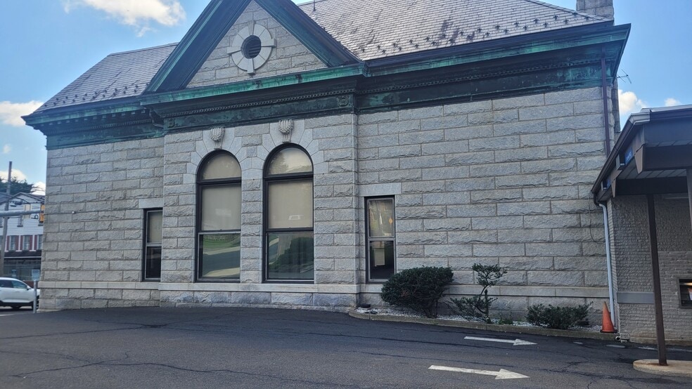 More Photos Of 1 N Robinson Ave, Pen Argyl Bank For Sale