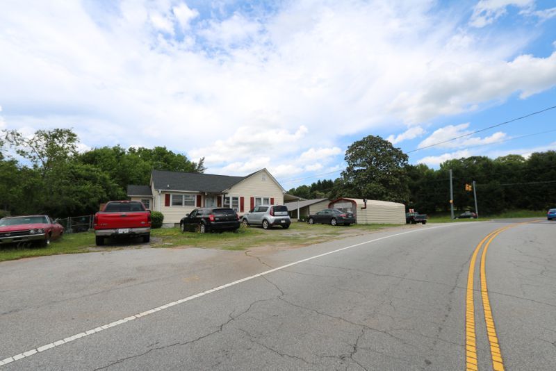 Primary Photo Of 1101 N Main St, Greer Auto Repair For Sale