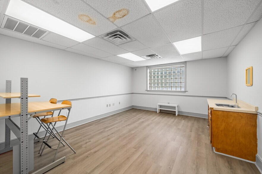 More Photos Of 379 Cherry St, Pottstown Flex For Lease