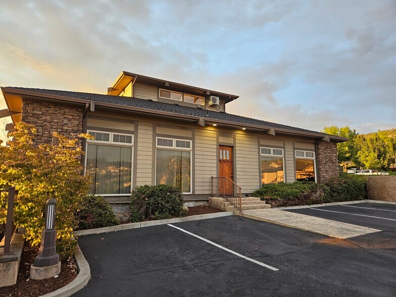 More Photos Of 4497 Brown Ridge Ter, Medford Office For Sale