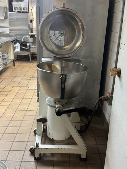 More Photos Of 50285 Mound Rd, Shelby Township Specialty For Sale