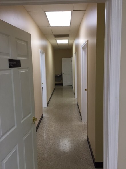 More Photos Of 5238-5246 Summit Bridge Rd, Middletown Storefront For Lease