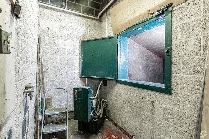 More Photos Of 453 New Park Ave, West Hartford Warehouse For Sale