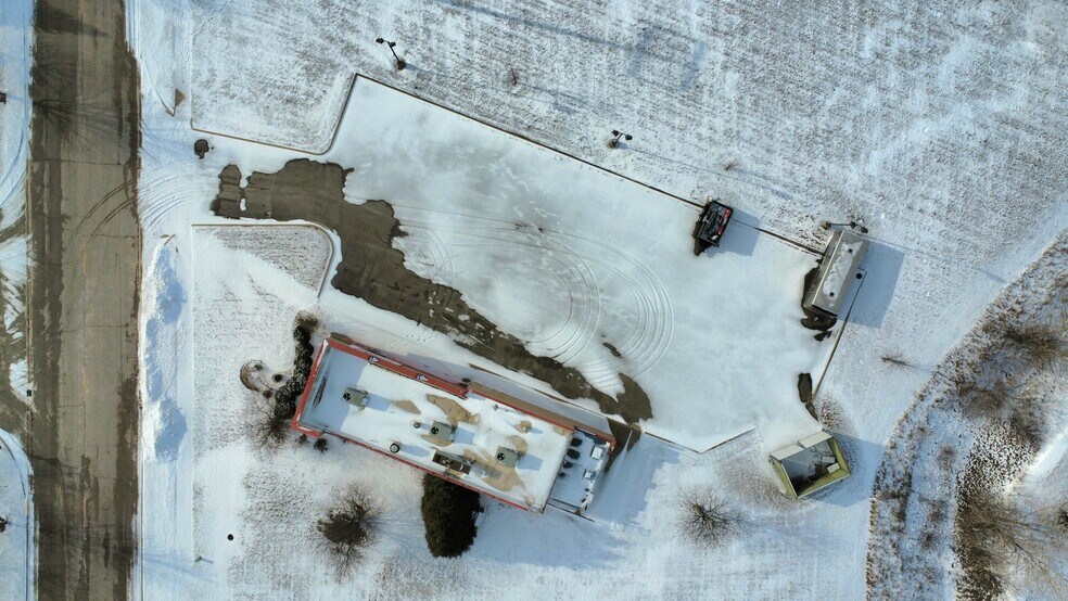 More Photos Of 855 W Cook St, Manteno Restaurant For Sale