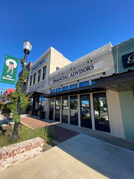 More Photos Of 117 San Augustine St, Center Office Residential For Sale