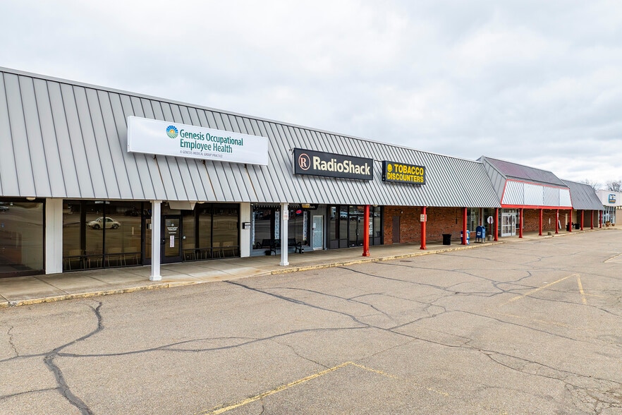 More Photos Of 300-499 Downtowner Plz, Coshocton General Retail For Sale