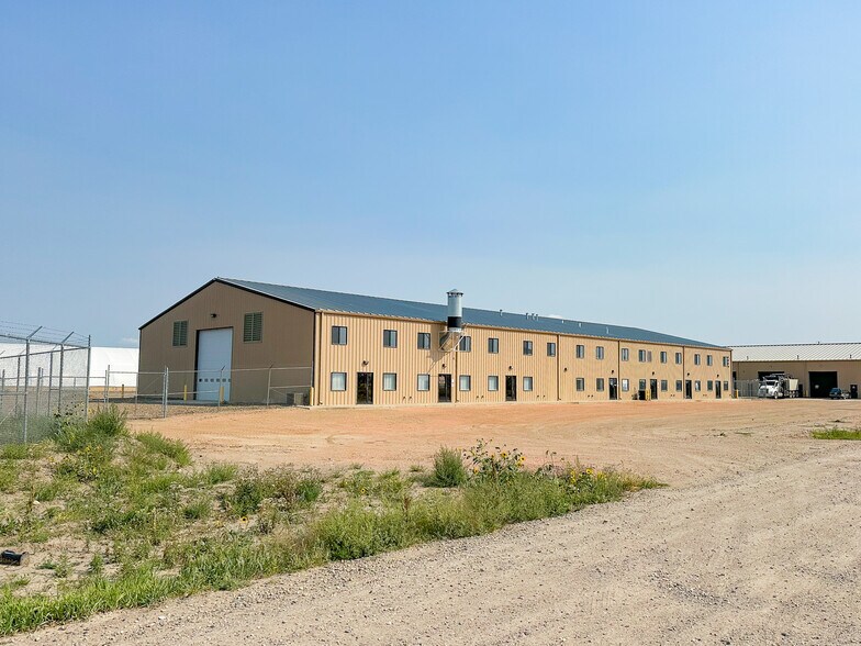 More Photos Of 5066 Owan Industrial Park Dr, Williston Warehouse For Lease