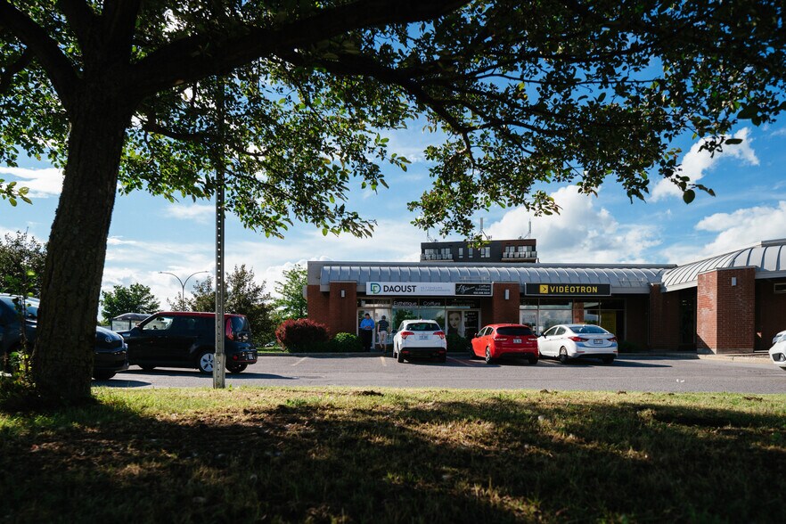 More Photos Of 450 Rue Blainville E, Ste-Thérèse Unknown For Lease