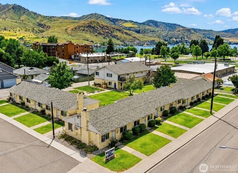 Primary Photo Of 315 W Gibson AVE, Chelan Apartments For Sale
