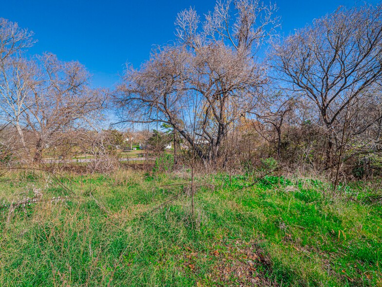 More Photos Of 1561 Pierce Street, Luling Land For Sale