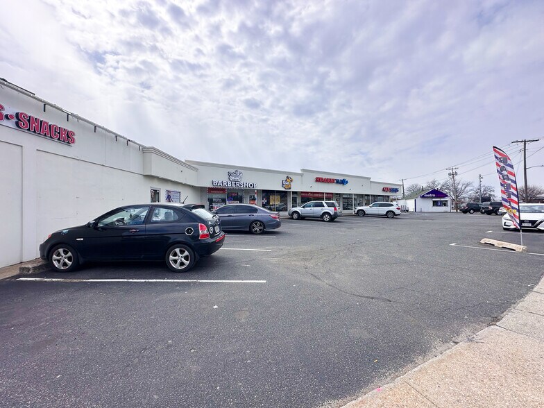 More Photos Of 180-196 W Sunrise Hwy, Lindenhurst Storefront For Sale