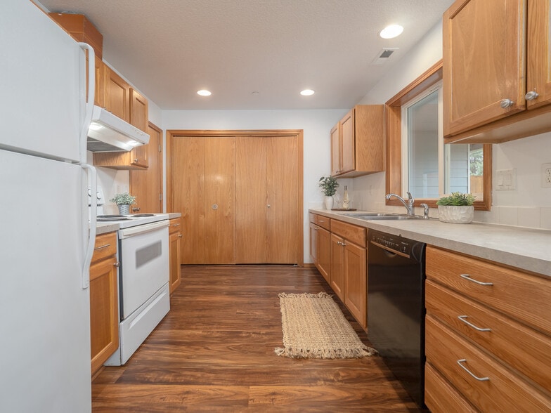 More Photos Of 402 E Washington St, Carlton Multifamily For Sale