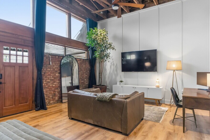 More Photos Of 103 W Duval St, Troup Freestanding For Sale