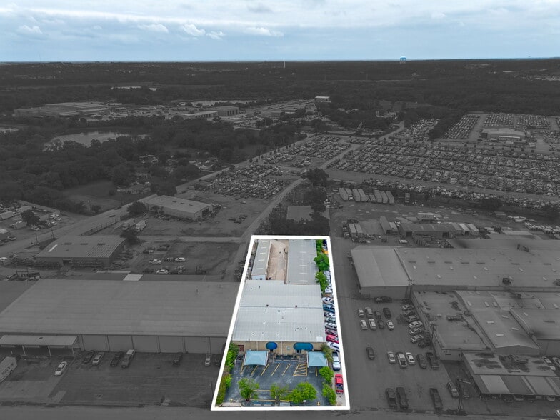 More Photos Of 5938 Eden Dr, Haltom City Warehouse For Lease