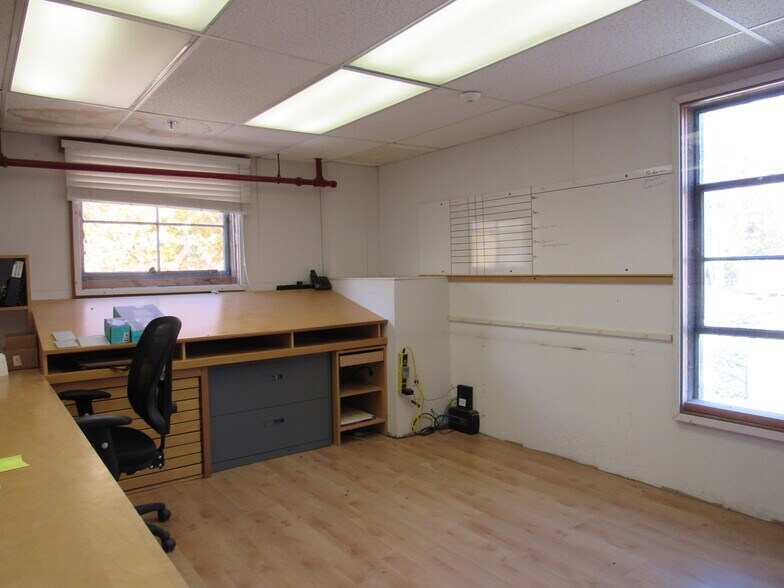 More Photos Of 4 7th St, Frenchtown Distribution For Lease
