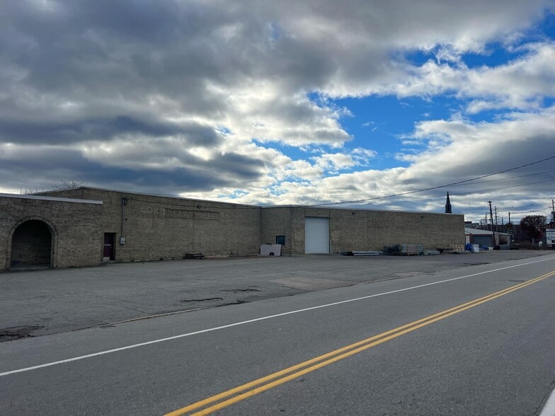 More Photos Of 159 Temple St, Nashua Warehouse For Lease