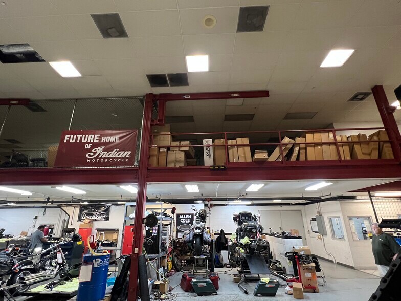 More Photos Of 6 Gateway Blvd W, Savannah Auto Dealership For Lease
