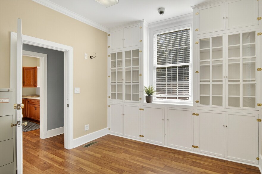 More Photos Of 115 E Market St, Warrenton Office For Lease