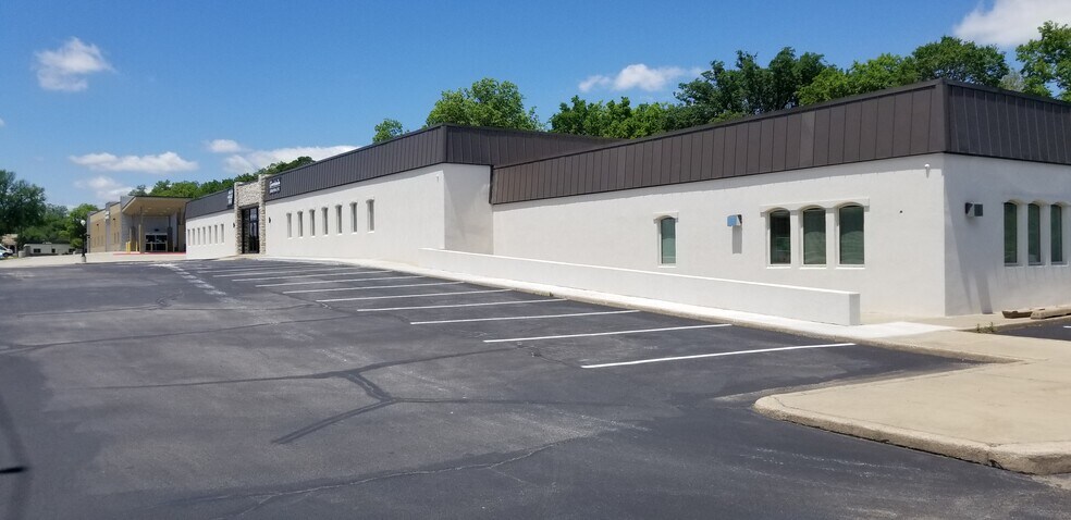 Primary Photo Of 2865 E Skelly Dr, Tulsa Medical For Lease