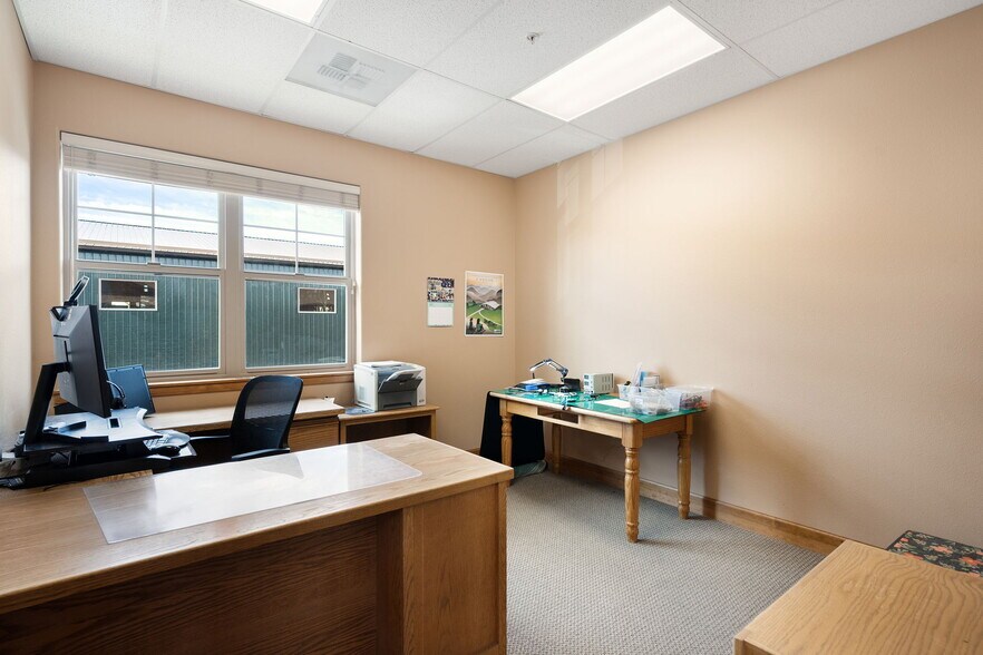 More Photos Of 270 E Sun Ranch Dr, Sisters Industrial For Sale