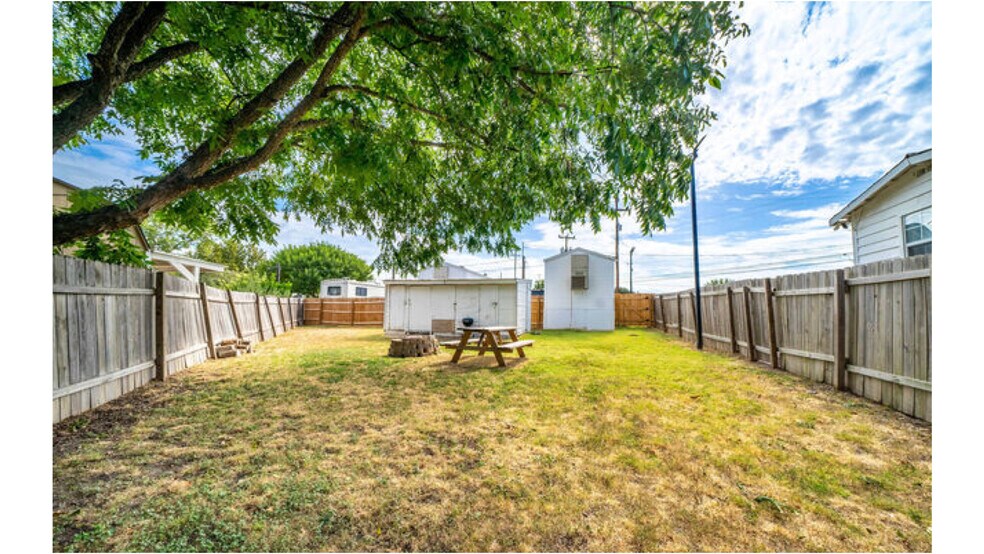 More Photos Of 5671 Randolph Blvd, San Antonio Freestanding For Sale