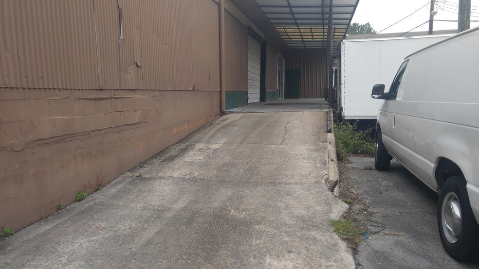 More Photos Of 10 Dooley Ave, Savannah Warehouse For Lease