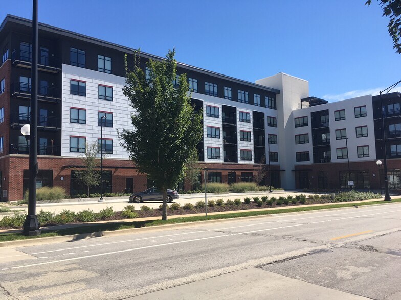 More Photos Of 302-310 S 1st St, Champaign Apartments For Lease