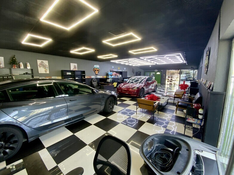 More Photos Of 15551 W Dixie Hwy, North Miami Beach Auto Dealership For Lease