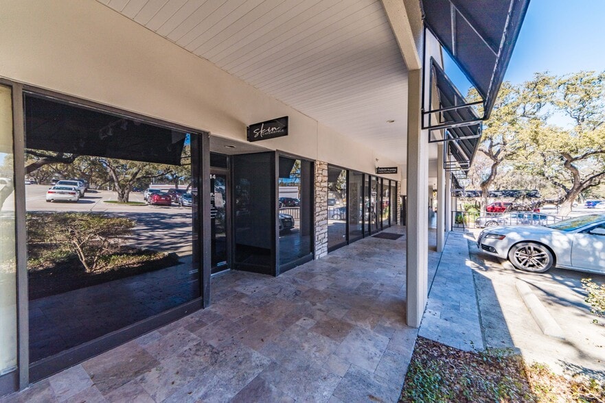 More Photos Of 11800-11874 Wurzbach Rd, San Antonio Unknown For Lease