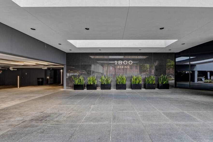 More Photos Of 1800 Bering Dr, Houston Office For Lease