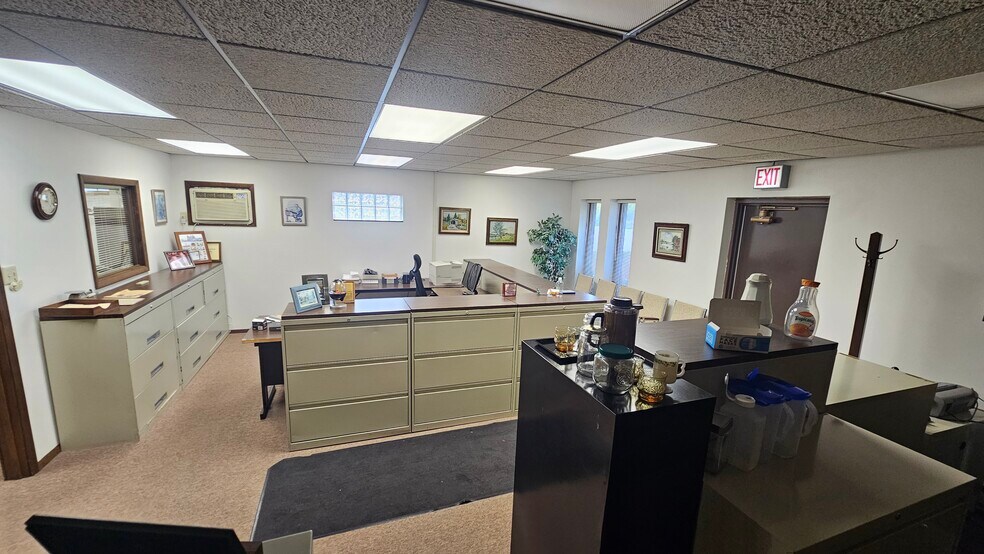 More Photos Of 18707 Burnham Ave, Lansing Office Residential For Sale