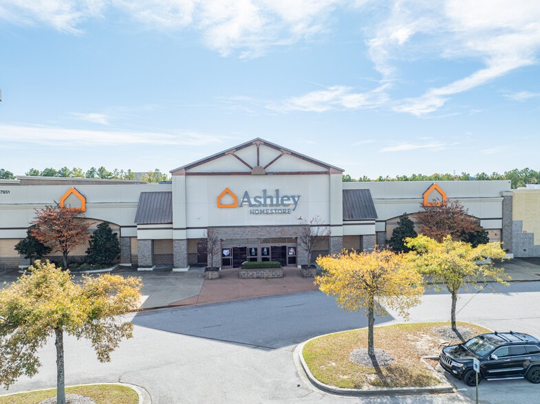 More Photos Of 7951 Winchester Rd, Memphis Storefront For Sale